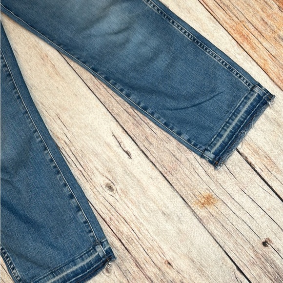J CREW cropped relaxed jeans with button fly - Picture 3 of 6